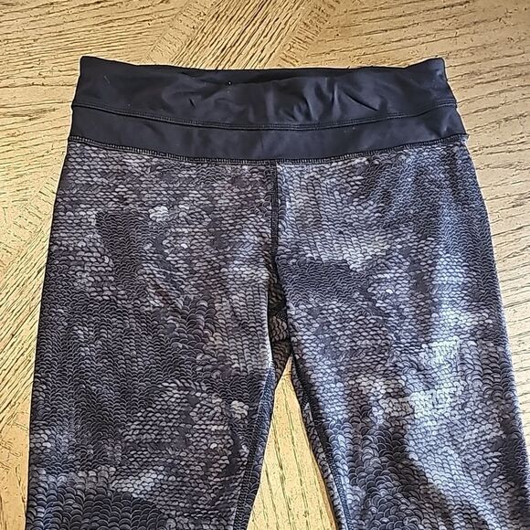 Lululemon size 6 sequin cropped legging - Picture 2 of 11